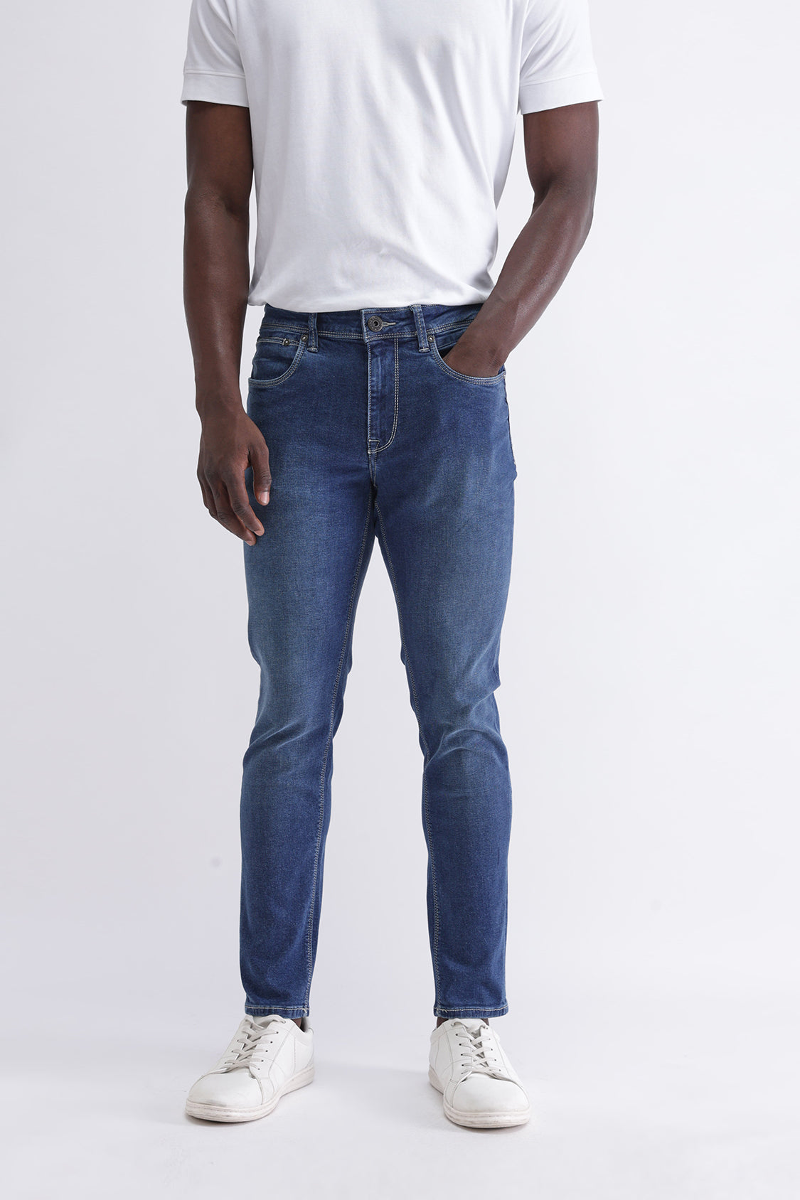 Men Slim Mid Rise Blue Jeans