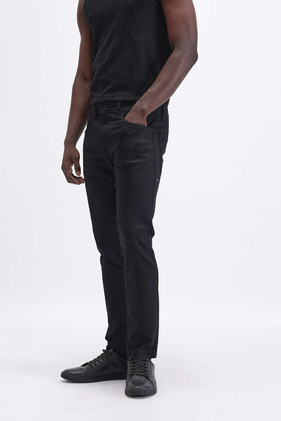 SLIM FIT DARK WASH JEANS